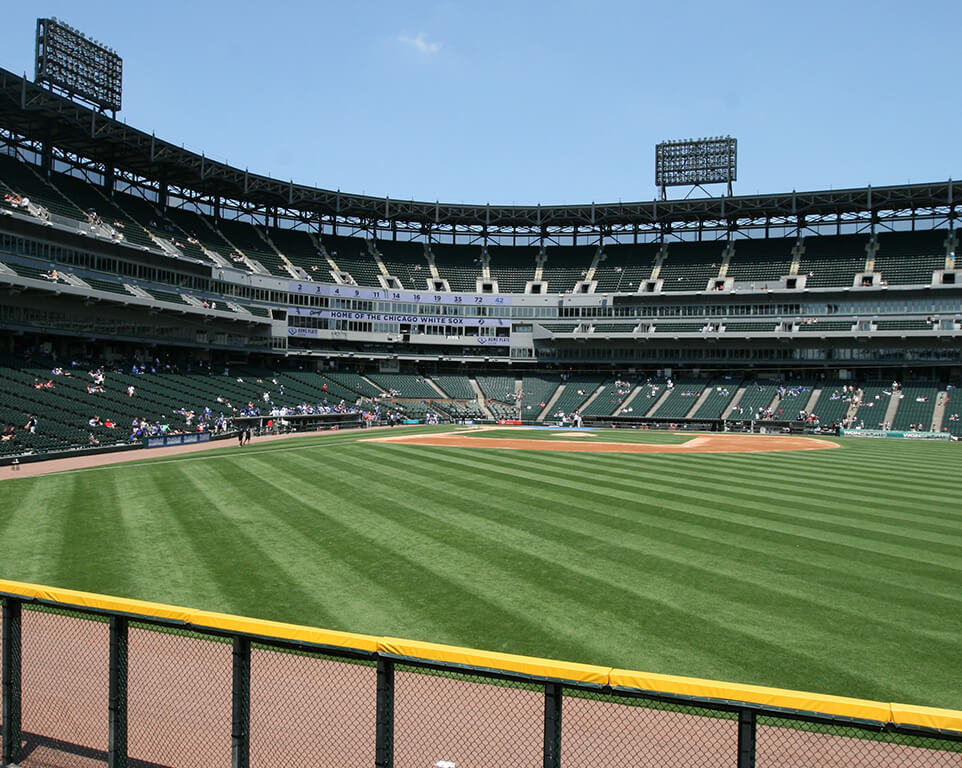 Where do the Chicago White Sox play baseball?