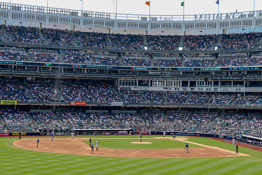 Where do the New York Yankees play baseball?