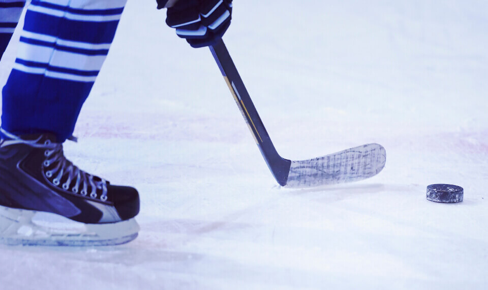 Where do the Winnipeg Jets play hockey?