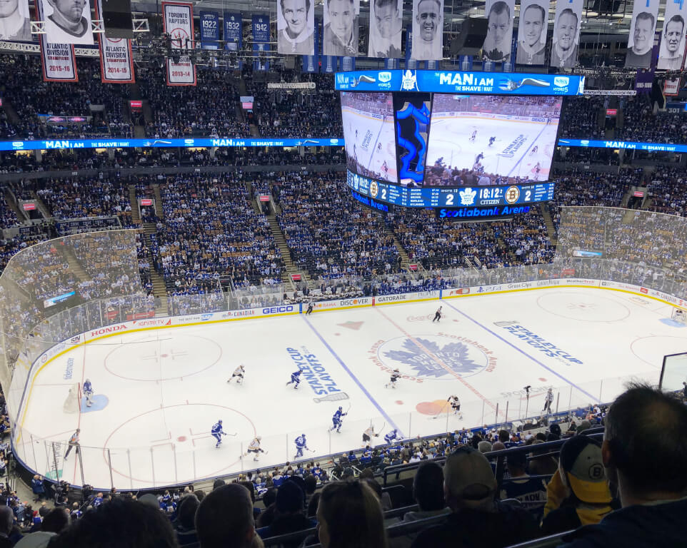 Where do the Toronto Maple Leafs play hockey?