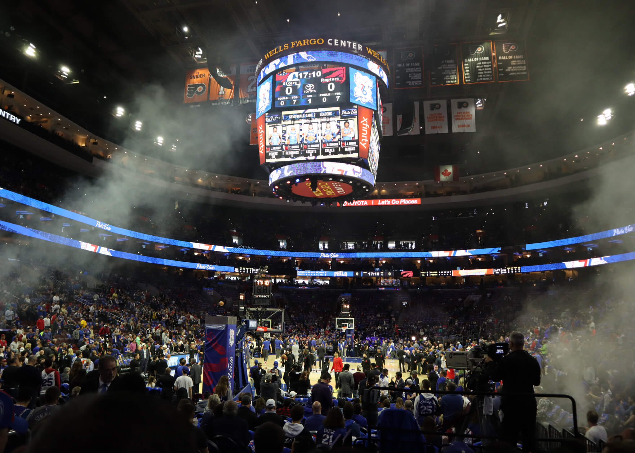 Where do the Philadelphia 76ers play basketball?