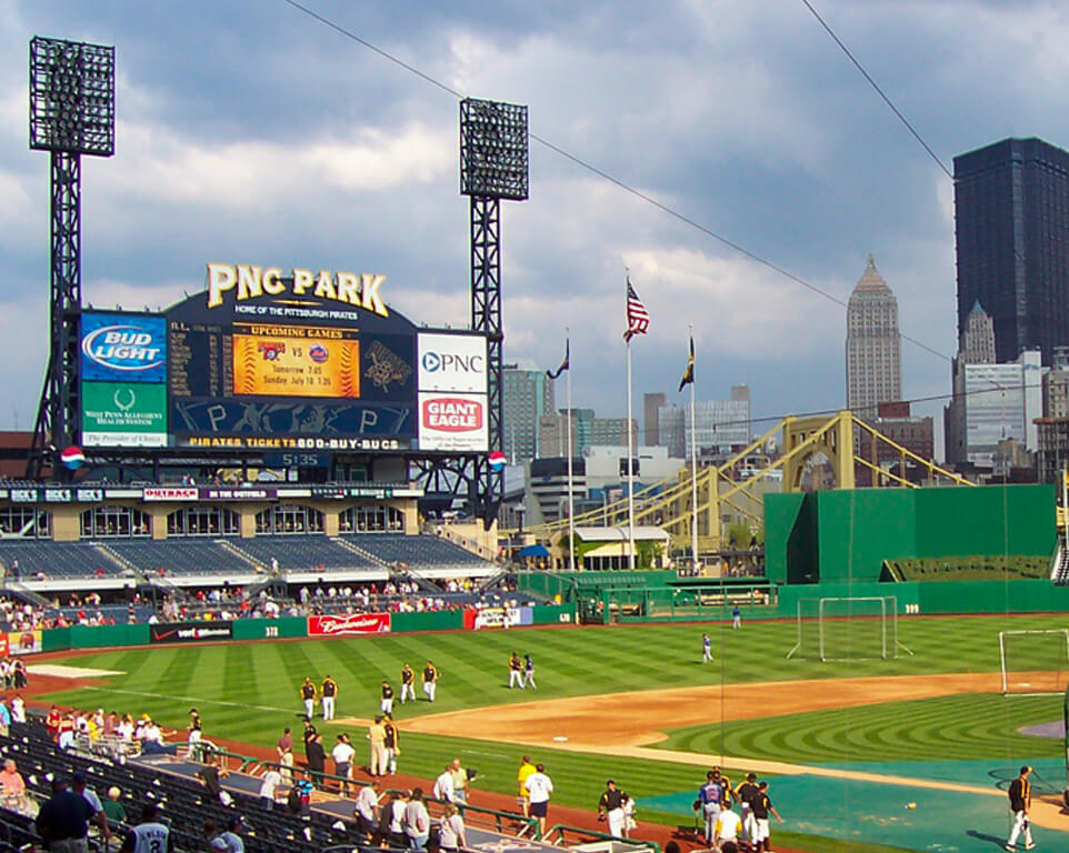 Where do the Pittsburgh Pirates play baseball?