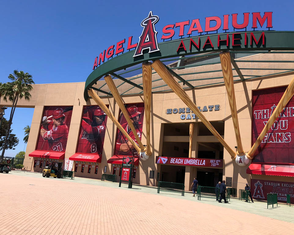 Where do the Los Angeles Angels play baseball?