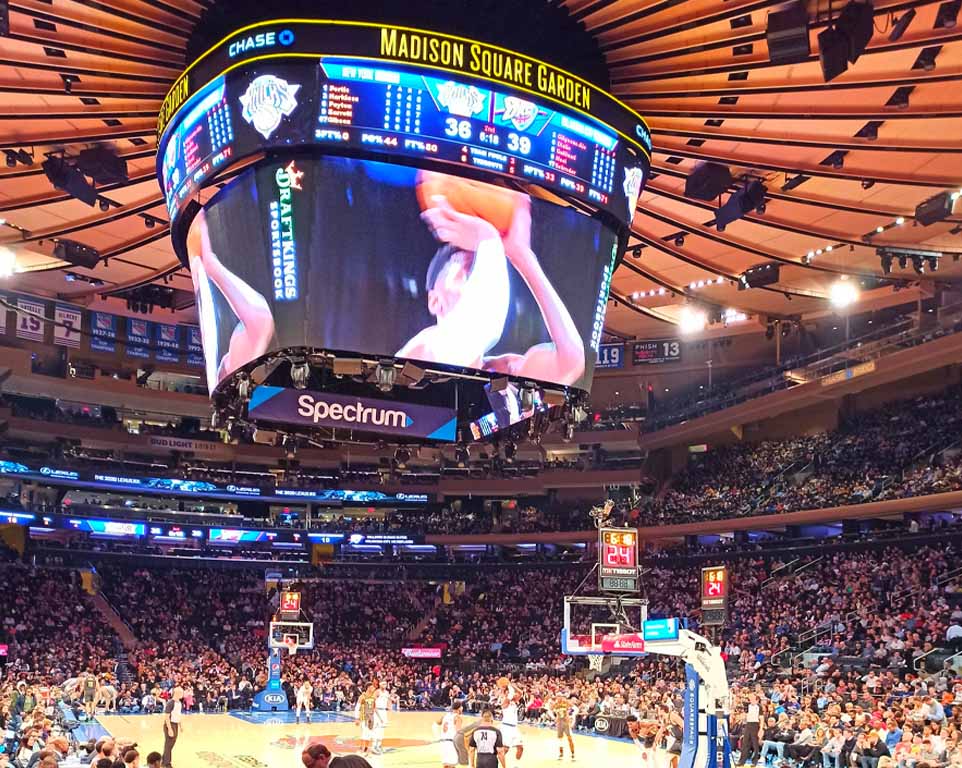Where do the New York Knicks play basketball?