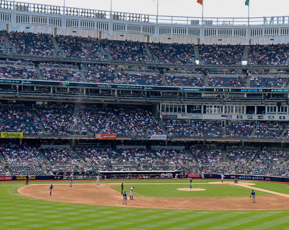 Where do the New York Yankees play baseball? 