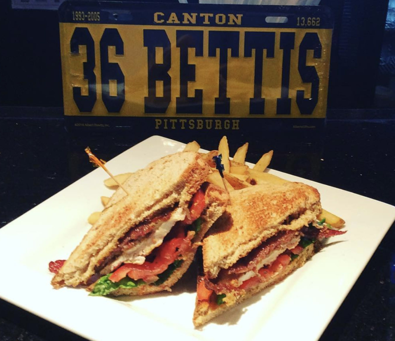 Where To Eat In Pittsburgh - Jerome Bettis' Grille 36